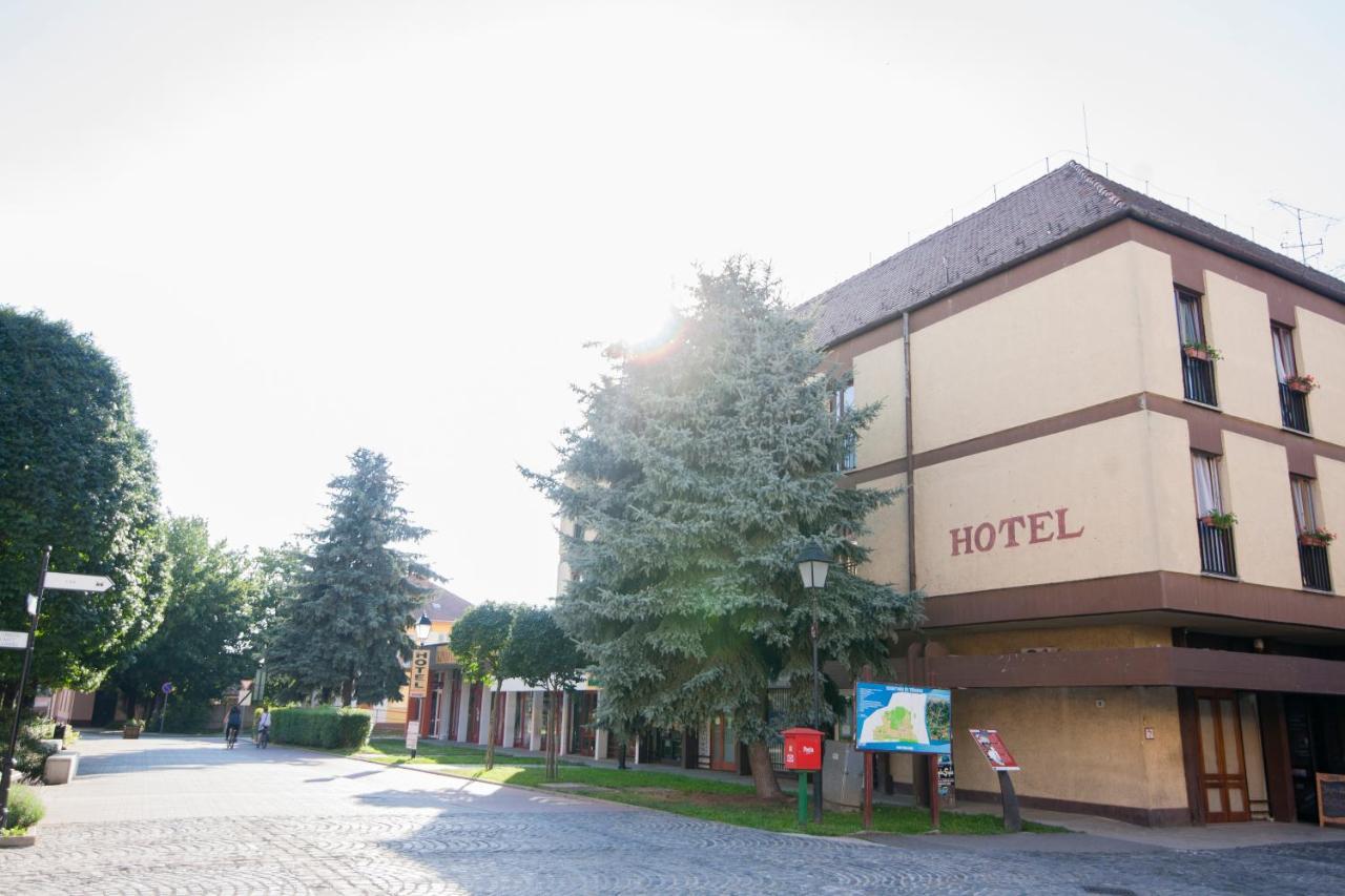 Hotel Oroszlan Szigetvár Exteriör bild